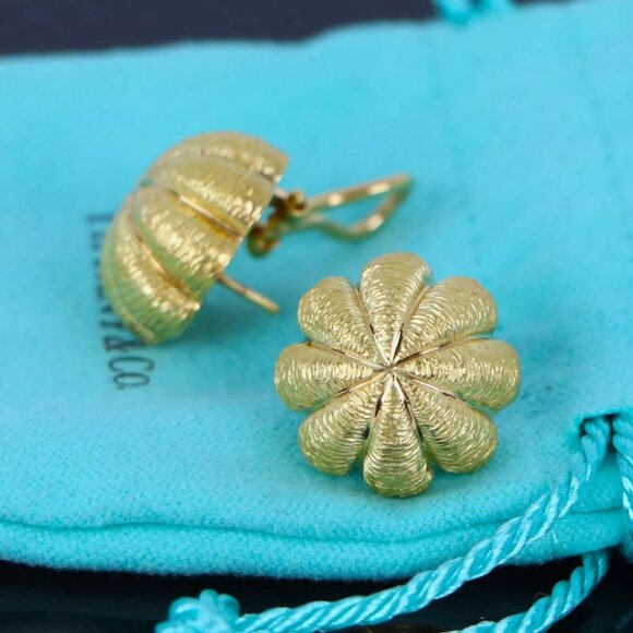 24785 Tiffany & Co. Vintage Floral Earrings Italy 18k Yellow Gold - Picture 1 of 8